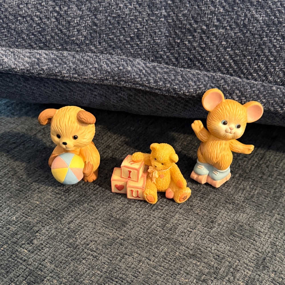 Animal Figurines - Picture 1 of 5